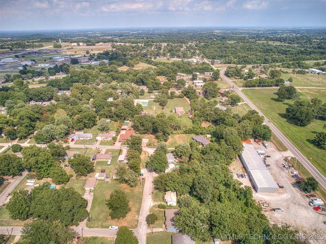 202 E Hickory Street, Coweta, OK 74429