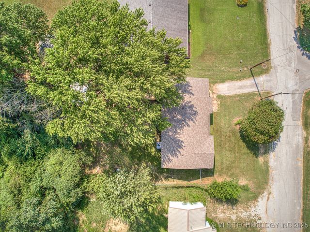 202 E Hickory Street, Coweta, OK 74429