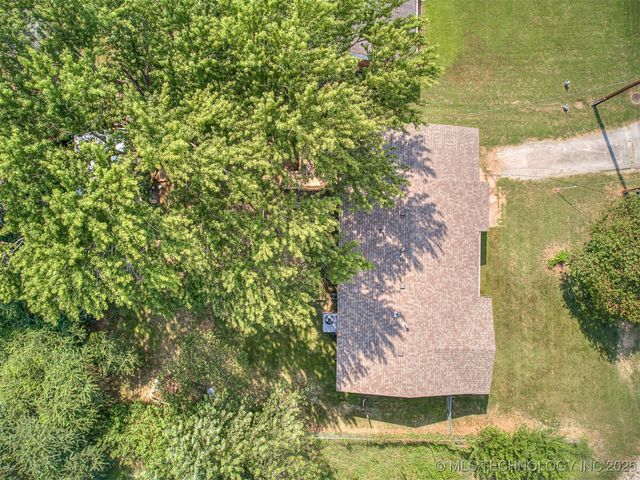 202 E Hickory Street, Coweta, OK 74429