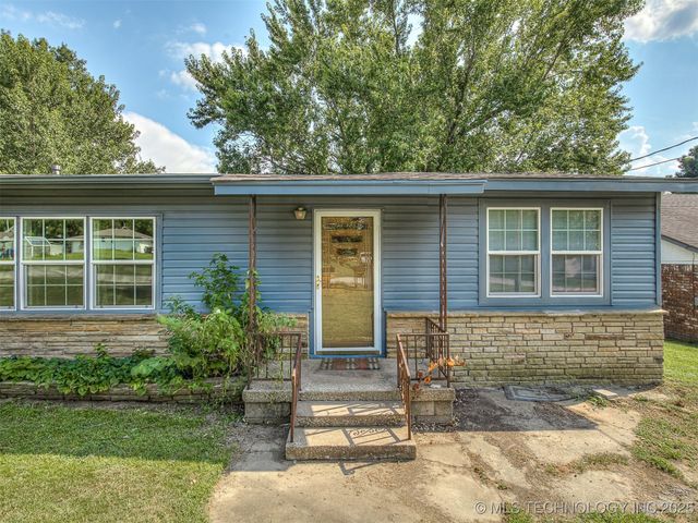 202 E Hickory Street, Coweta, OK 74429