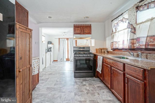 736 S EAST AVE, Vineland, NJ 08360