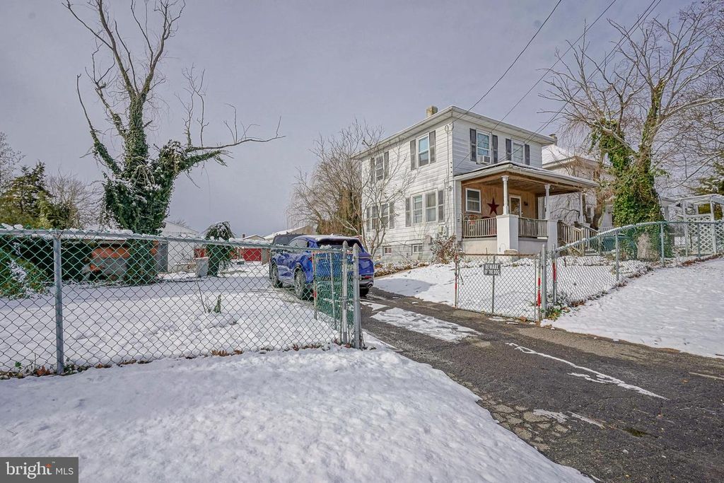 736 S EAST AVE, Vineland, NJ 08360