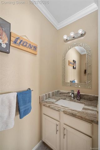 33594 Harlowshire Street, Farmington Hills, MI 48335