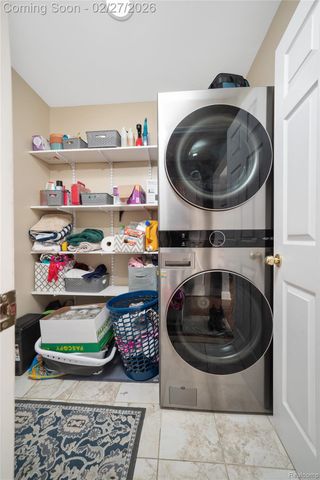 33594 Harlowshire Street, Farmington Hills, MI 48335