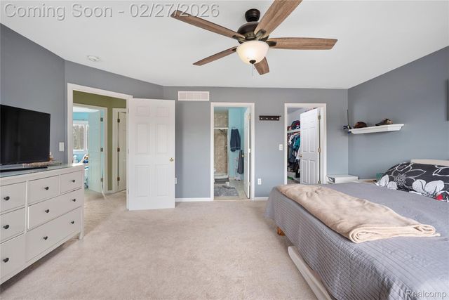 33594 Harlowshire Street, Farmington Hills, MI 48335