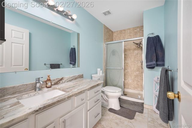 33594 Harlowshire Street, Farmington Hills, MI 48335