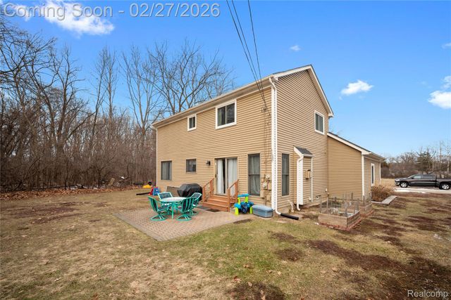 33594 Harlowshire Street, Farmington Hills, MI 48335