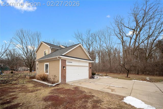 33594 Harlowshire Street, Farmington Hills, MI 48335