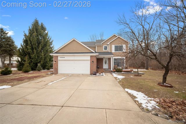 33594 Harlowshire Street, Farmington Hills, MI 48335