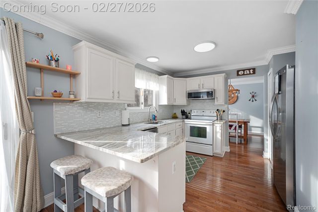 33594 Harlowshire Street, Farmington Hills, MI 48335