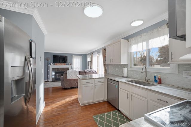 33594 Harlowshire Street, Farmington Hills, MI 48335