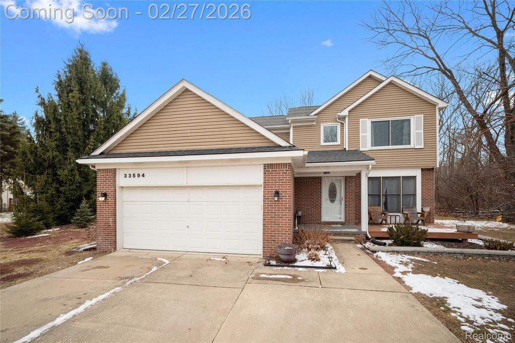 33594 Harlowshire Street, Farmington Hills, MI 48335