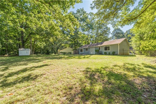 5350 Greenhedge Trail, Stone Mountain, GA 30088