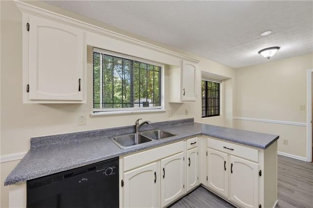5350 Greenhedge Trail, Stone Mountain, GA 30088