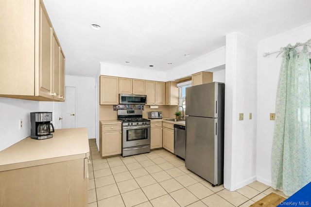 87 E Fenimore Street, Valley Stream, NY 11580