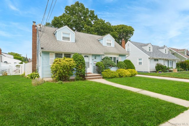 87 E Fenimore Street, Valley Stream, NY 11580