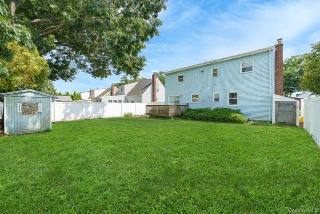 87 E Fenimore Street, Valley Stream, NY 11580
