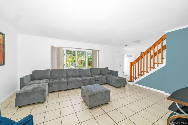 87 E Fenimore Street, Valley Stream, NY 11580