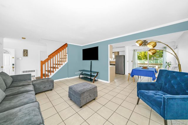 87 E Fenimore Street, Valley Stream, NY 11580