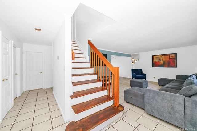 87 E Fenimore Street, Valley Stream, NY 11580
