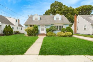 87 E Fenimore Street, Valley Stream, NY 11580