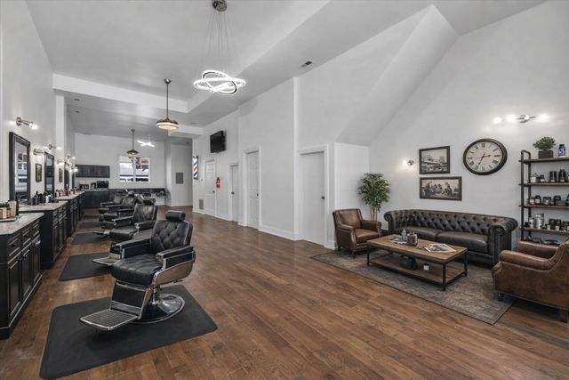 2710 W Chicago Avenue GRND, Chicago, IL 60638