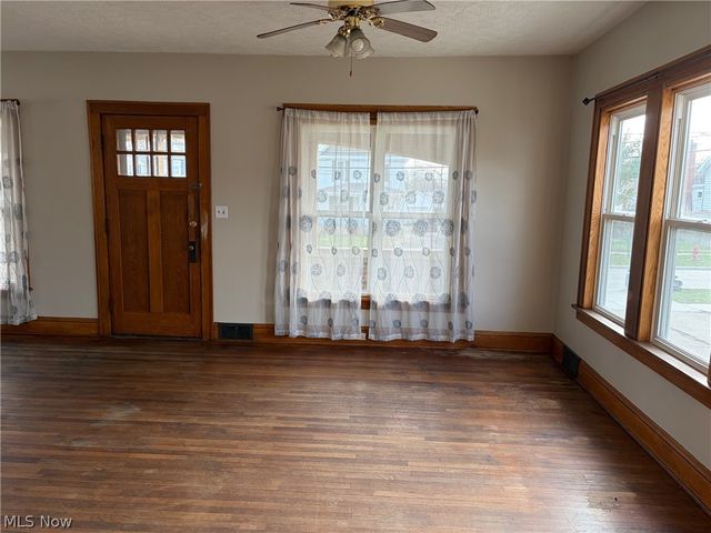 365 S Prospect Street, Medina, OH 44256