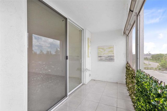 2841 Somerset Drive 311, Lauderdale Lakes, FL 33311