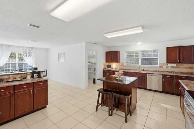 6 REYBURY LANE, Palm Coast, FL 32164