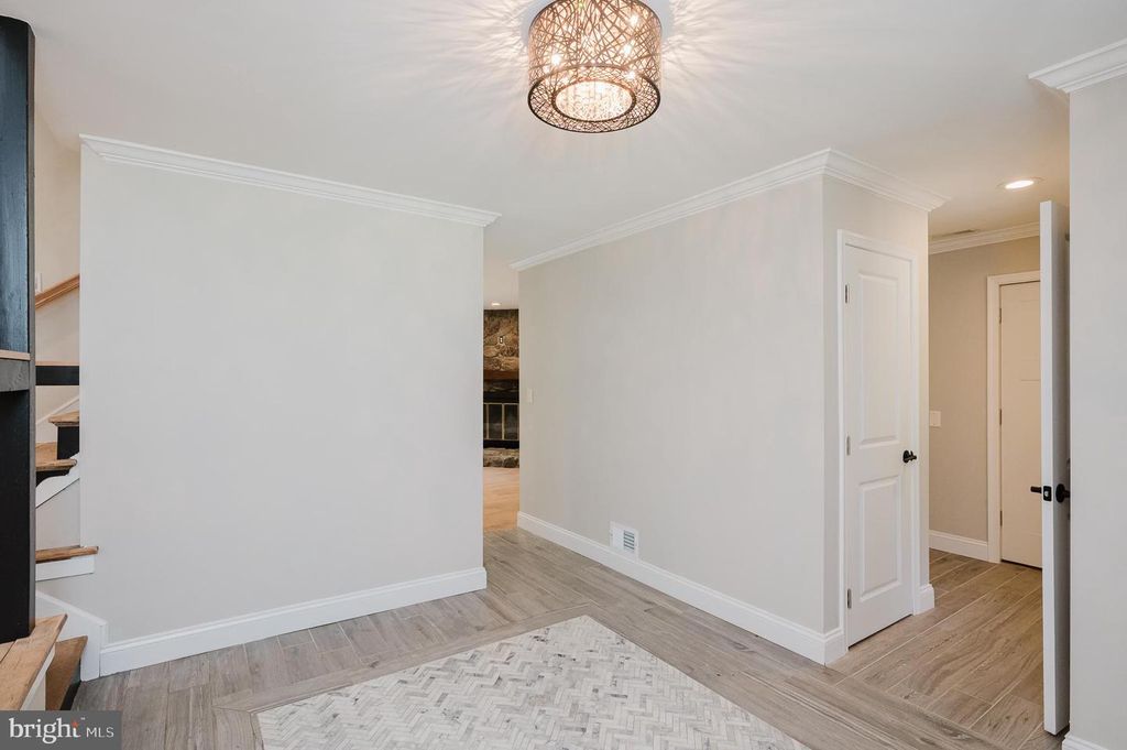 Image 13 of property listing at 6 OLD GARRETT CT, White Hall, MD 21161