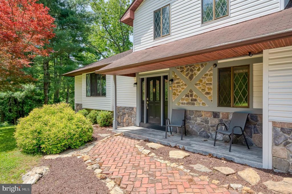 Image 3 of property listing at 6 OLD GARRETT CT, White Hall, MD 21161
