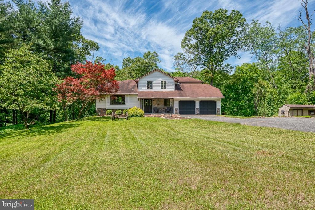 Image 5 of property listing at 6 OLD GARRETT CT, White Hall, MD 21161