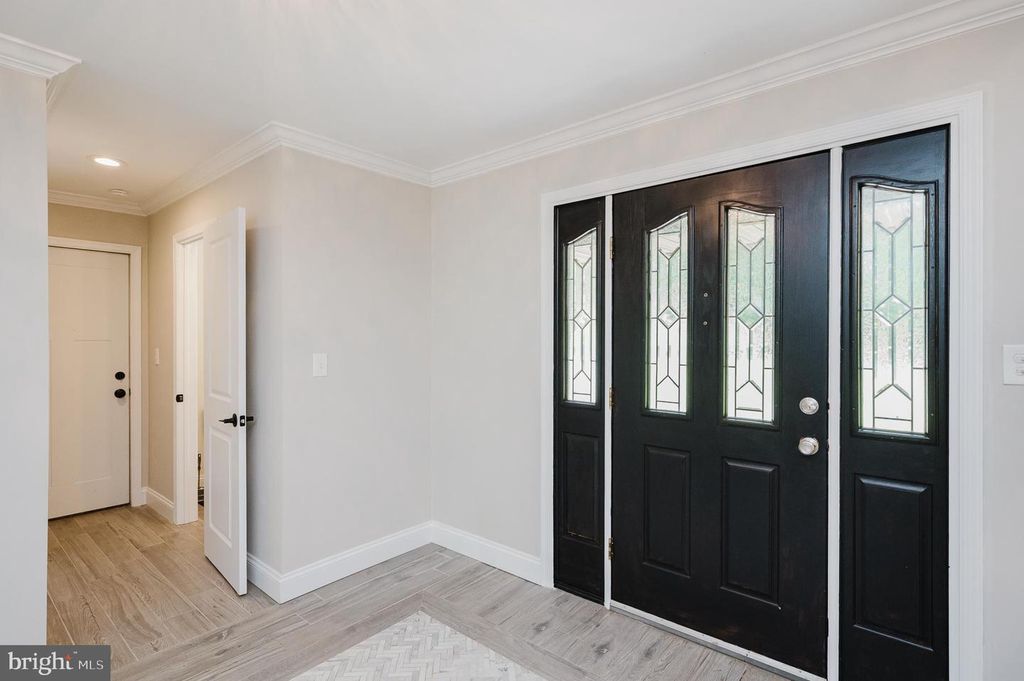 Image 6 of property listing at 6 OLD GARRETT CT, White Hall, MD 21161