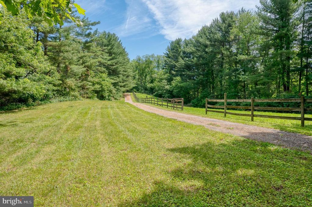 Image 72 of property listing at 6 OLD GARRETT CT, White Hall, MD 21161