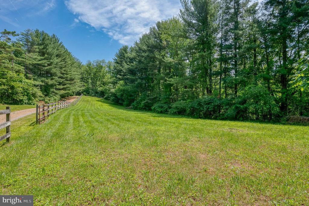 Image 73 of property listing at 6 OLD GARRETT CT, White Hall, MD 21161