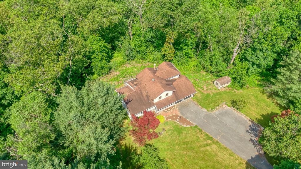 Image 87 of property listing at 6 OLD GARRETT CT, White Hall, MD 21161