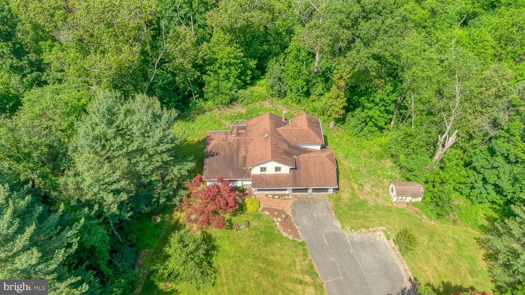 Image 88 of property listing at 6 OLD GARRETT CT, White Hall, MD 21161