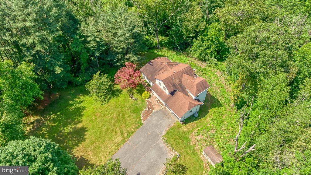 Image 89 of property listing at 6 OLD GARRETT CT, White Hall, MD 21161