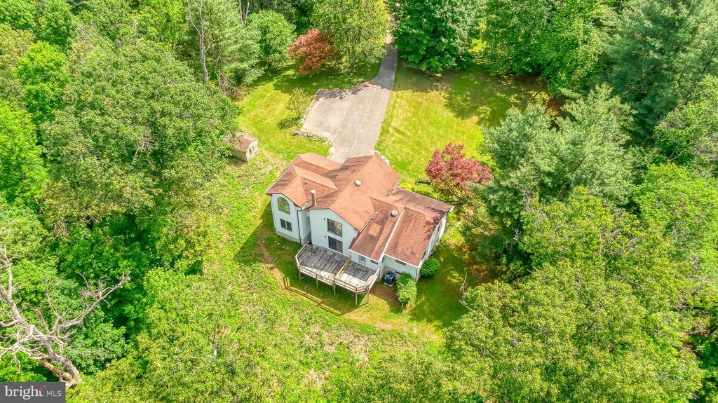 Image 91 of property listing at 6 OLD GARRETT CT, White Hall, MD 21161