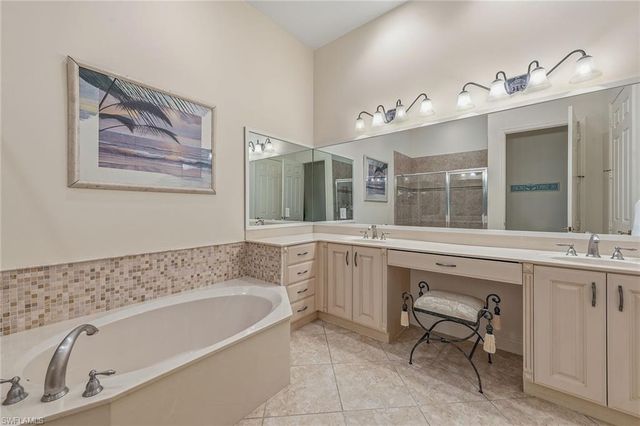 9271 Museo CIR # 203, Naples, FL 34114