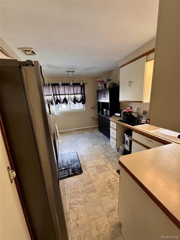 32974 Sheridan Street, Garden City, MI 48135