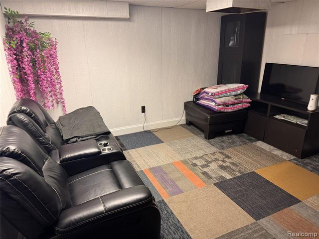 32974 Sheridan Street, Garden City, MI 48135