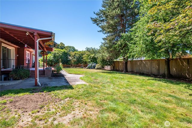 1327 18th Avenue, Longview, WA 98632