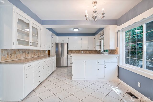 1327 18th Avenue, Longview, WA 98632