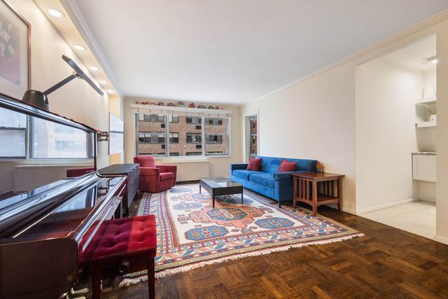 301 E 69th St Apt 4K, New York City, NY 10021