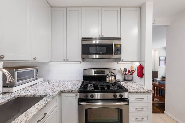 301 E 69th St Apt 4K, New York City, NY 10021