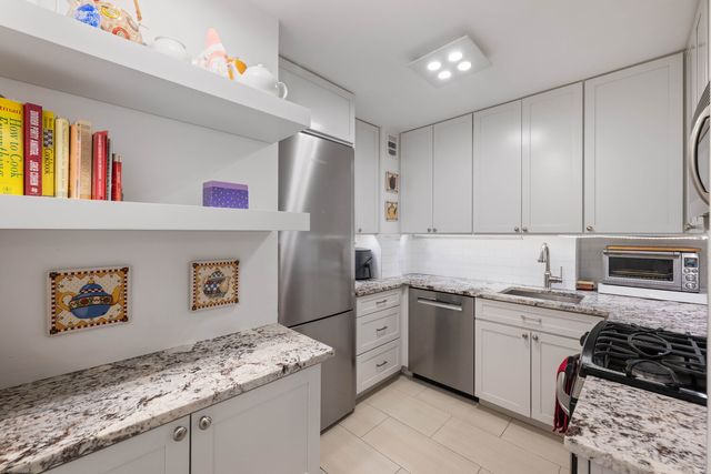 301 E 69th St Apt 4K, New York City, NY 10021