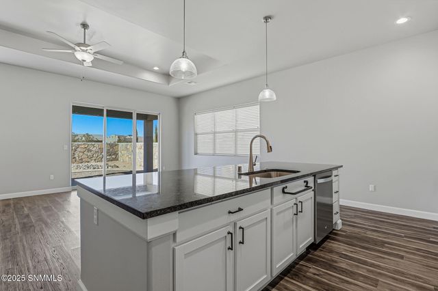 6221 Quicksilver Street, Las Cruces, NM 88012