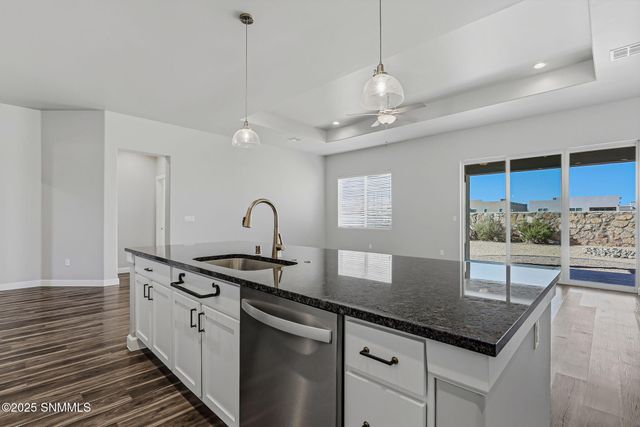 6221 Quicksilver Street, Las Cruces, NM 88012