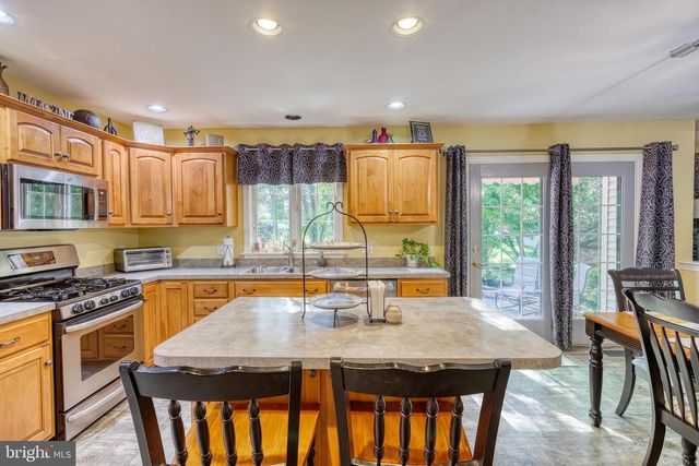 2540 EL DORADO DR, York, PA 17402